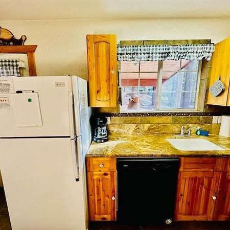 Cozy Bear South-Inside Yosemite-Sleeps 5 Apartment โยเซมิตีเวสต์ ภายนอก รูปภาพ